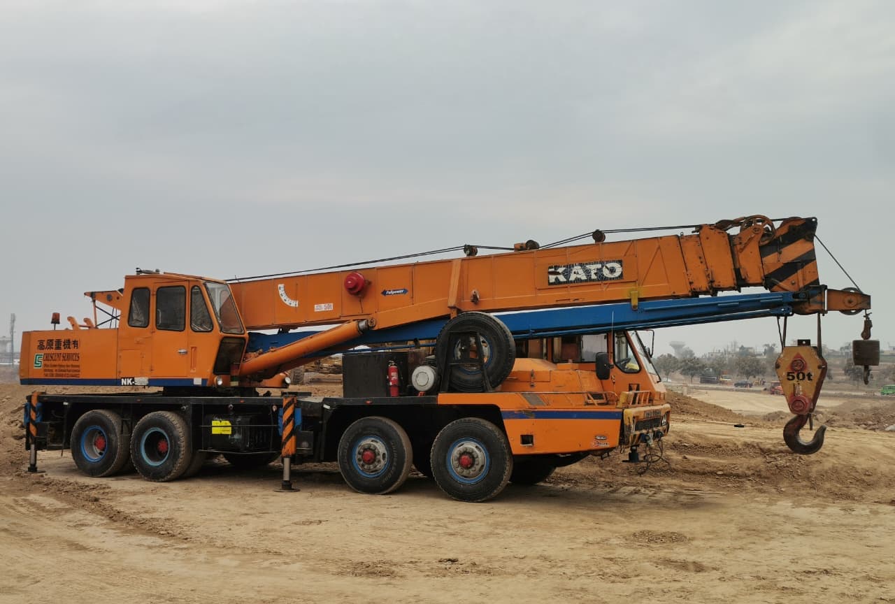 Crane Services for Oil, Gas, and Industrial Projects in Pakistan